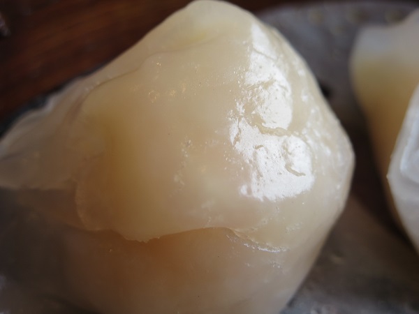 福満苑の蒸しエビ餃子の別の個体の近影画像。