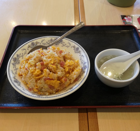 餃子太郎のチャーハンの姿見