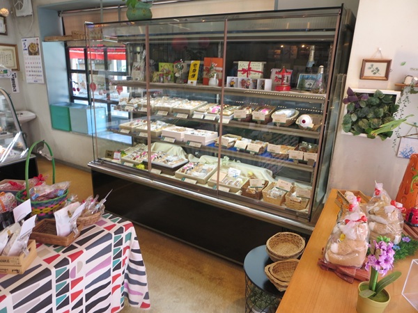 グランドール洋菓子店の店内の様子。