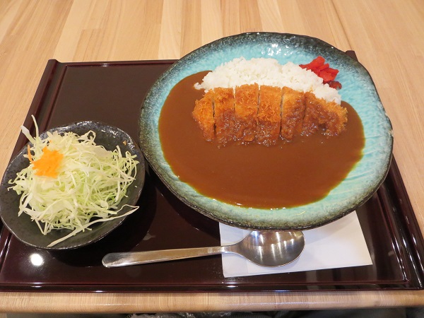 とんかつ 林のロースカツカレーの全体画像。