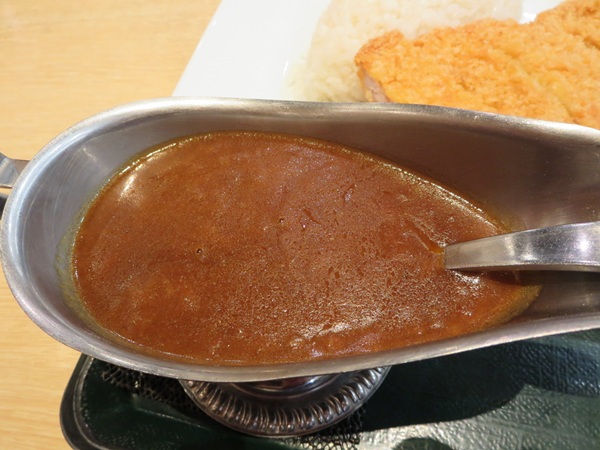 楽膳のロースかつカレーのカレーの近影画像