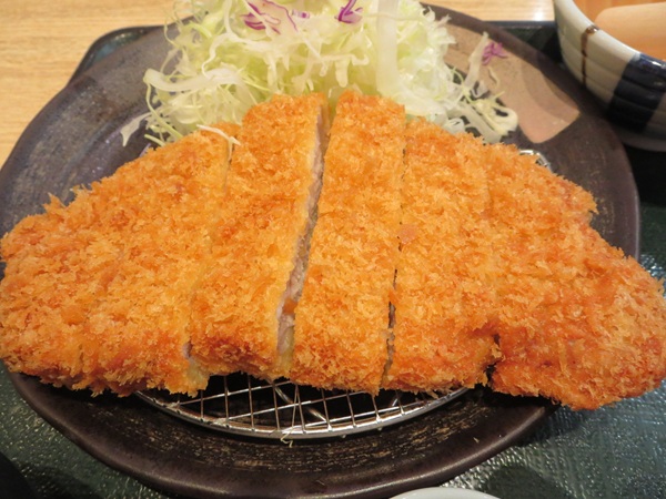 楽膳（ロースかつ定食）