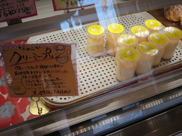 ルミエールのクリーミープリンが置かれているショーケース。