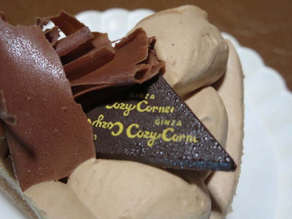 銀座コージーコーナーのミルクチョコレートの上面の近影画像。