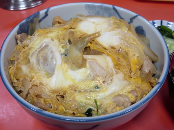 萬来軒の親子丼の近影画像。