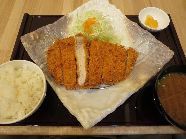 とんかつ 林のリブロースの全体画像。