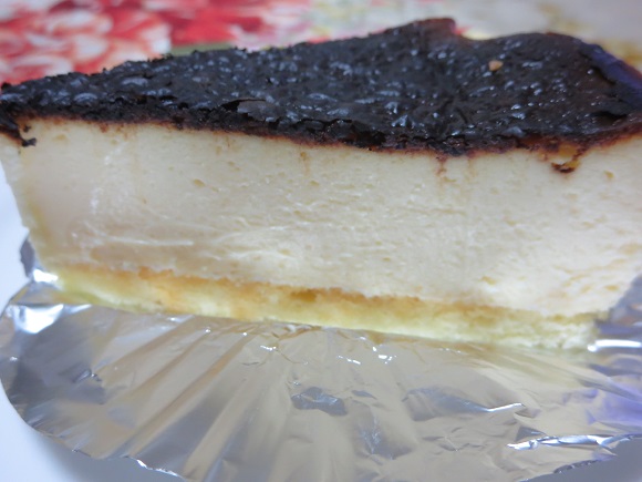 ル・グレ館のバスクチーズケーキの近影