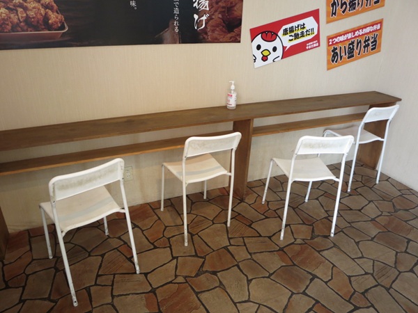 からあげ専門 やまだ商店の店内の様子。