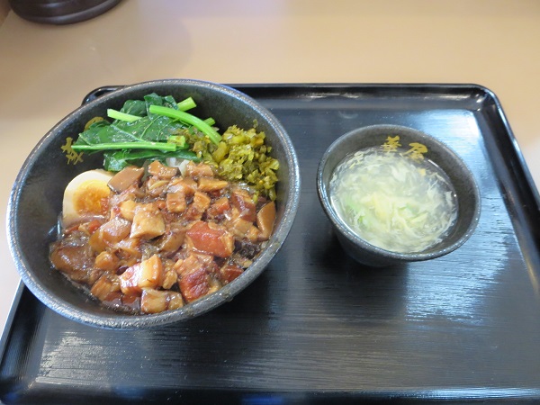 台湾魯肉飯華屋の台湾魯肉飯の全体画像。