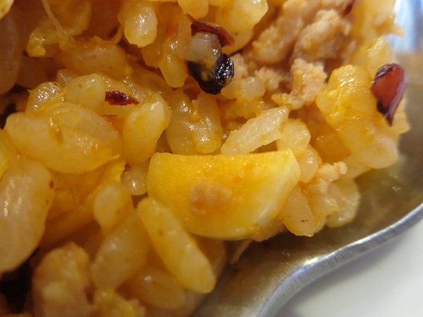 味府中華居酒屋の味府特製チャーハンの近影画像。