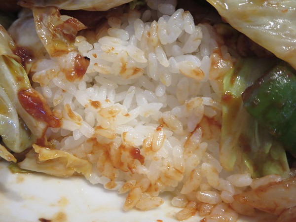 台湾料理天和の回鍋肉飯のご飯の近影画像。