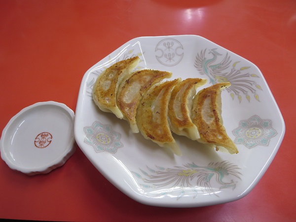 楽楽のギョーザの全体画像。