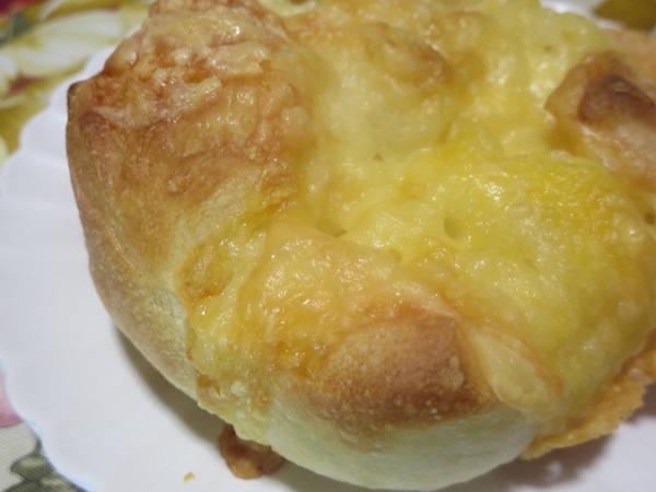 おおみやパンカフェのチーズブールの近影画像。