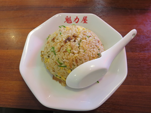 京都北白川ラーメン 魁力屋の焼きめしの全体画像。