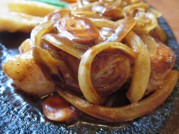 とんかつ とん丸のとんてき定食の近影画像。