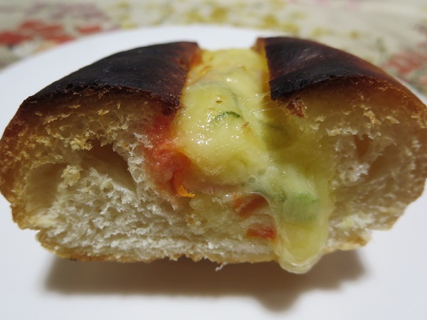 リヨンsudaトロワの明太ポテトパニーニのトースト後の近影画像。