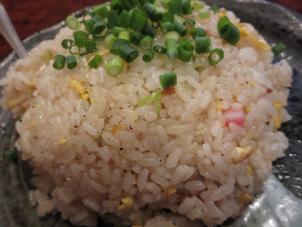 麺屋 丸吉の炒飯（チャーシュー）の近影画像。
