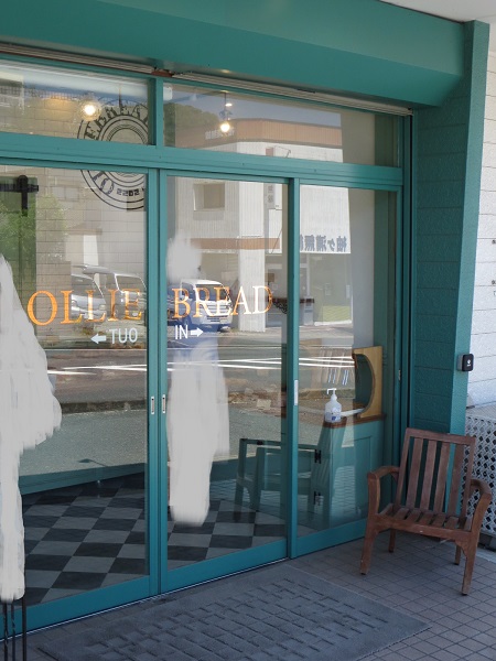 OLLIE BREADの入口。