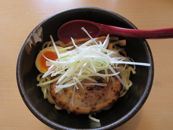 蔵出し味噌麺場 喜久屋の北海道味噌つけ麺の麺の画像。