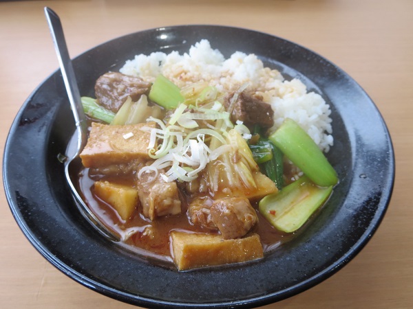 品鮮居の牛バラ丼の近影画像。