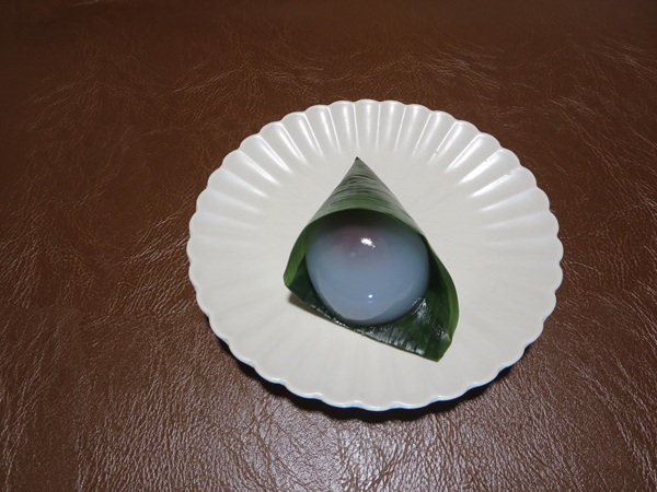 新松月の水まんじゅうの全体画像。
