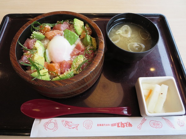 とんでん（まぐろサーモンアボカド丼）