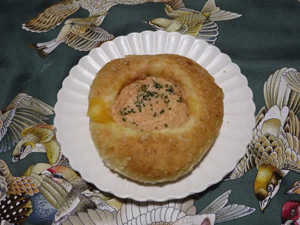 ポンパドウル　（明太ポテトチーズパン）