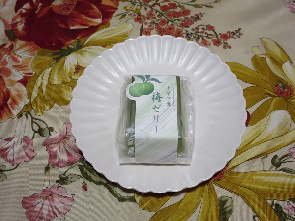御菓子処扇屋の梅ゼリーの全体画像。
