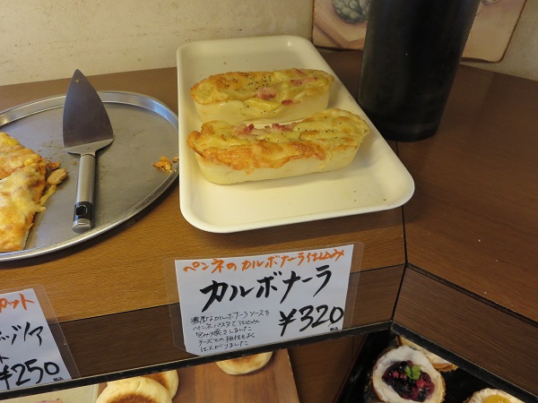 ペッパーズパントリーのカルボナーラが置かれている陳列棚。