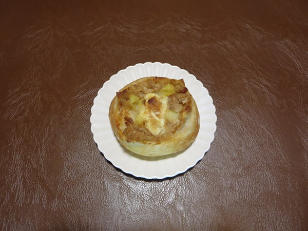 おおみやパンカフェのポテトツナマヨの全体画像。