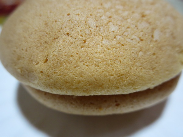 御菓子処扇屋のピーナッツぶっせの別角度からの近影画像。