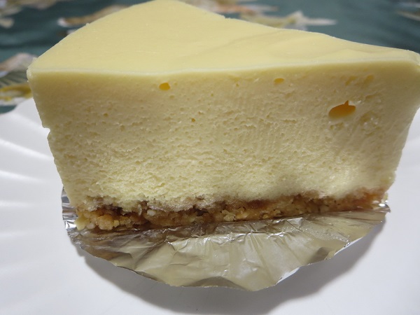 欧風菓子工房 カーメルのチーズタルトの近影写真。