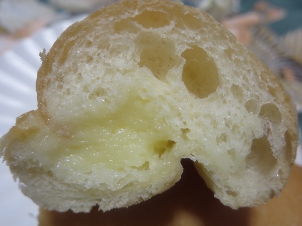 コーデュロイのミルククリームの断面の近影画像。