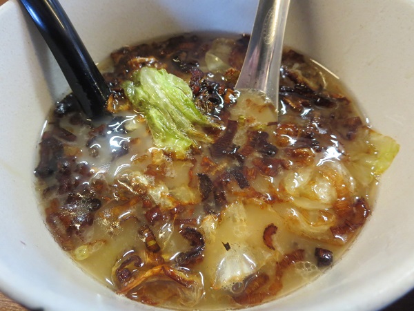 らーめん五衛門のまるきんつけ麺のスープの近影画像。