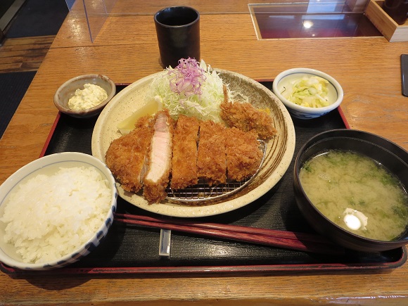 特選上ロース定食の姿見