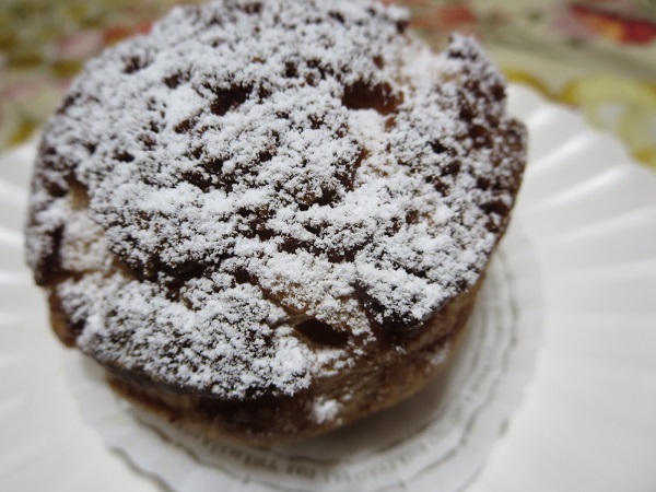 フランス菓子イヴリーヌのシューの近影画像。