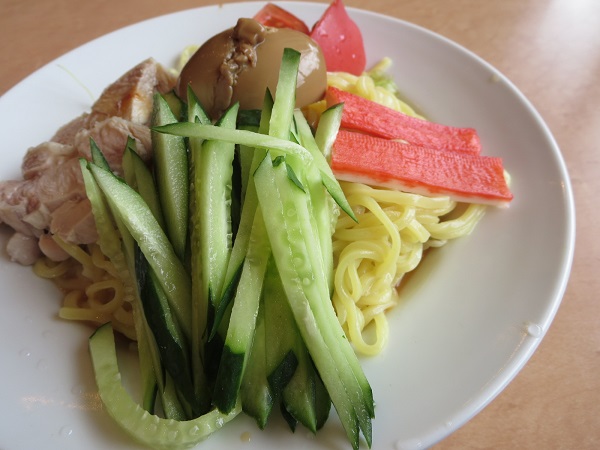 福満苑の冷やし中華（ゴマたれ）の近影画像。