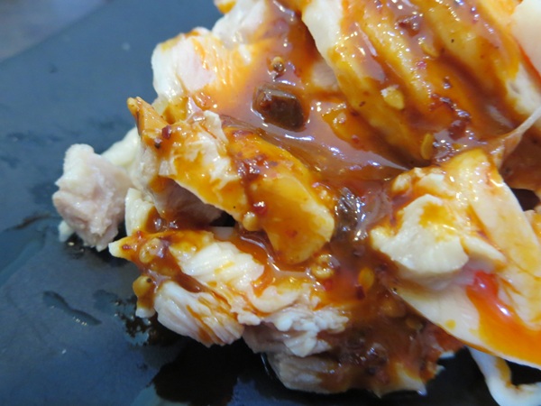 加曾利屋のよだれ鶏の別角度からの近影画像。