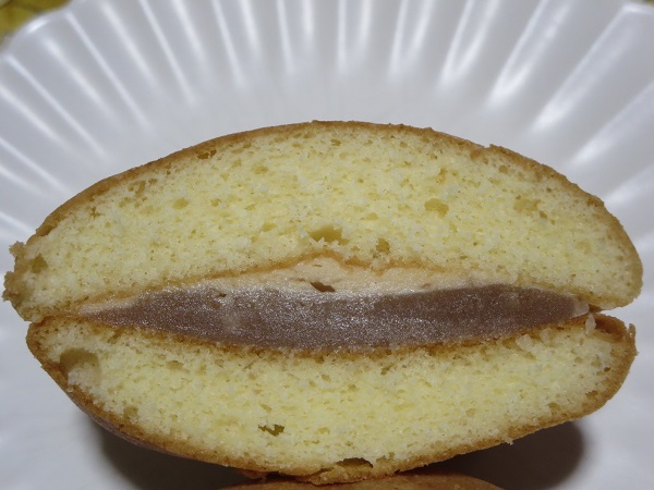 御菓子処扇屋のピーナッツぶっせの断面の近影画像。