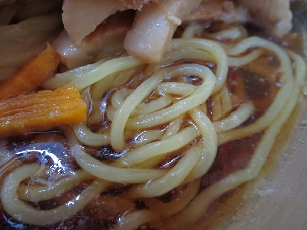台湾料理 海林の冷やし中華の麺の近影画像。