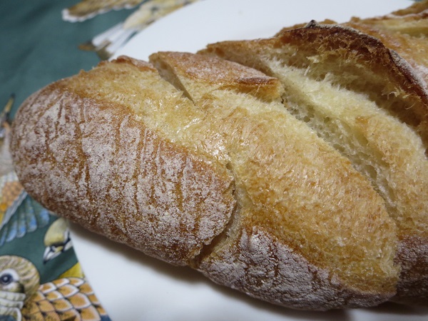 BAKE＆C のレトロバゲットの近影写真。
