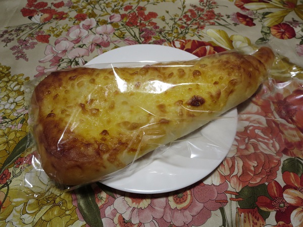Le Pain Bon Bonのチーズナンの全体画像。