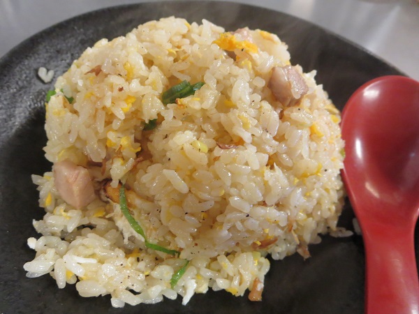味噌らーめん比田井のチャーハンの近影画像。