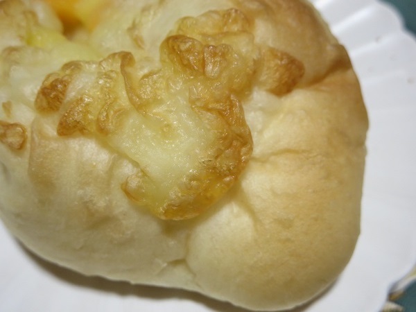 レンガのおうちのチーズパンの近影画像。