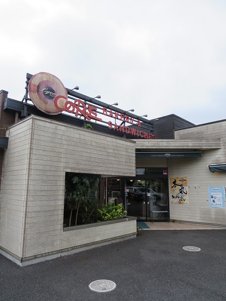 リヨンSUDA COREの看板と入口。