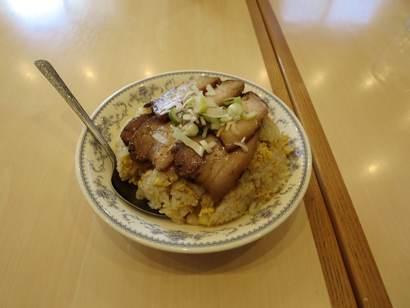 餃子太郎の角煮チャーハンの姿見。