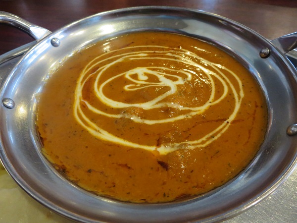 タージマハルのマトンカレー・チーズナンのマトンカレーの近影画像。