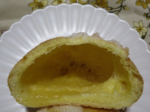 はーとやのパンのはちみつバターパンの断面の近影画像。