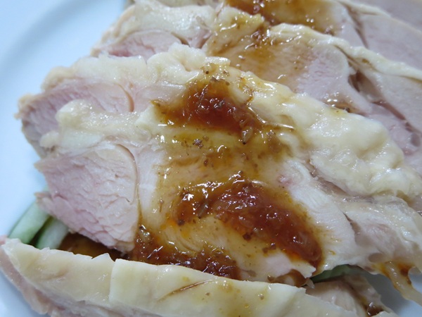 福盛の棒棒鶏の鶏むね肉の近影画像。
