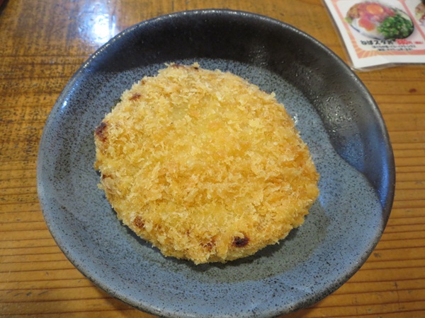 海鮮居酒屋 山傳丸のイカメンチの全体画像。